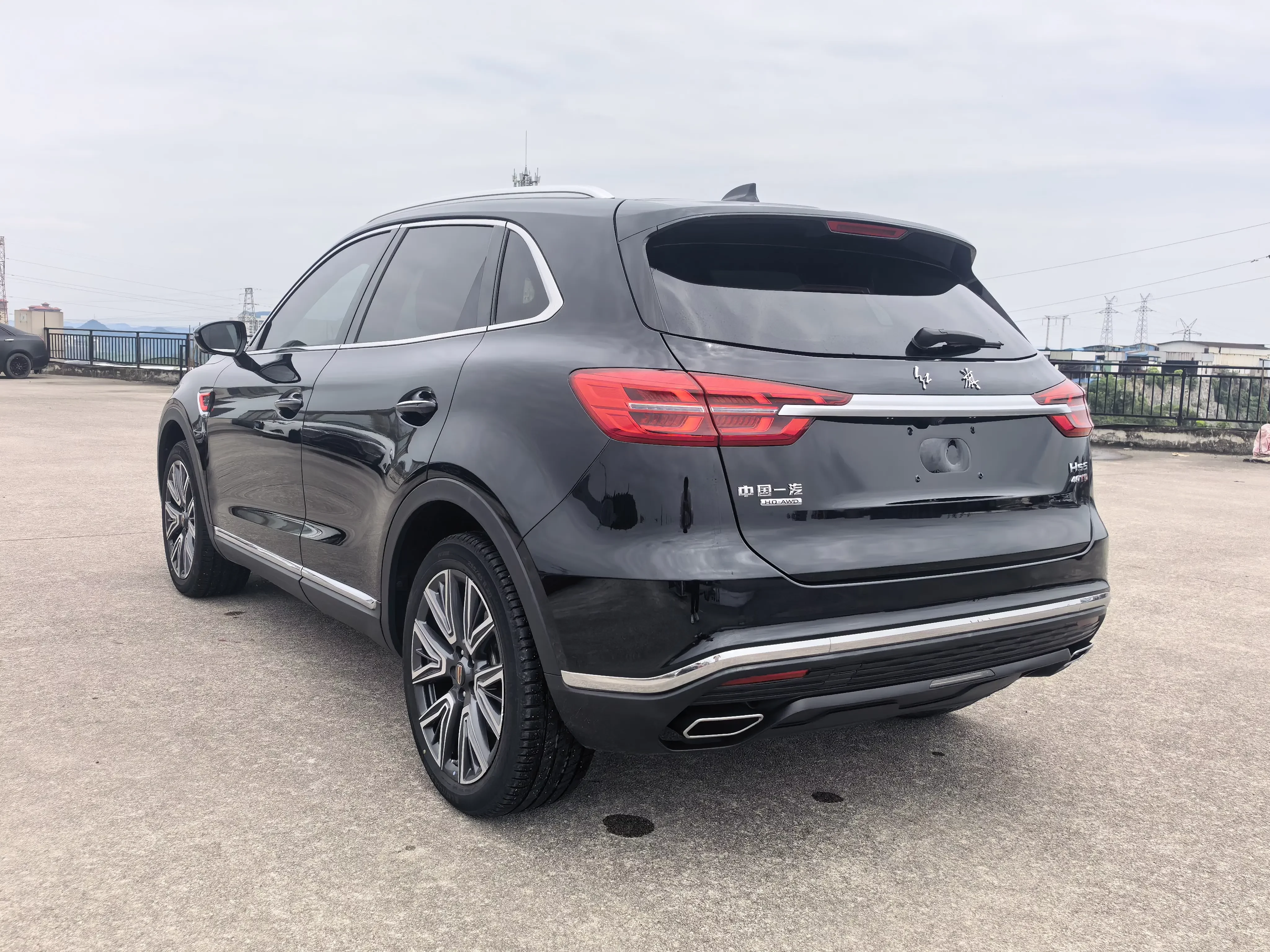 Hongqi HS5