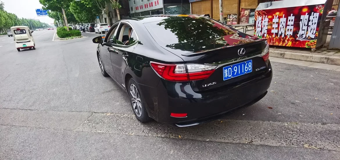 Lexus ES