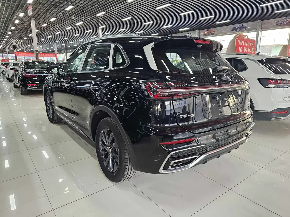 Hongqi HS5