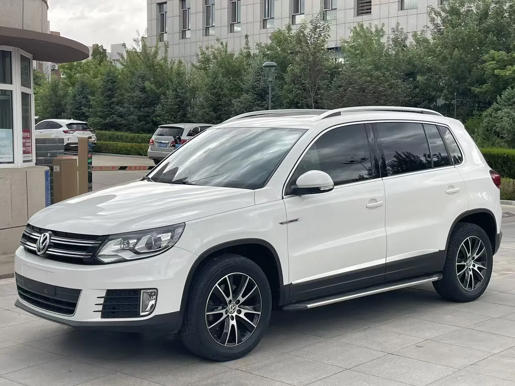 Volkswagen Tiguan (Tharu)