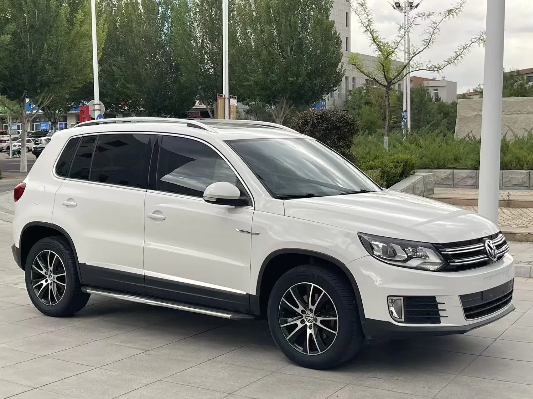 Volkswagen Tiguan (Tharu)