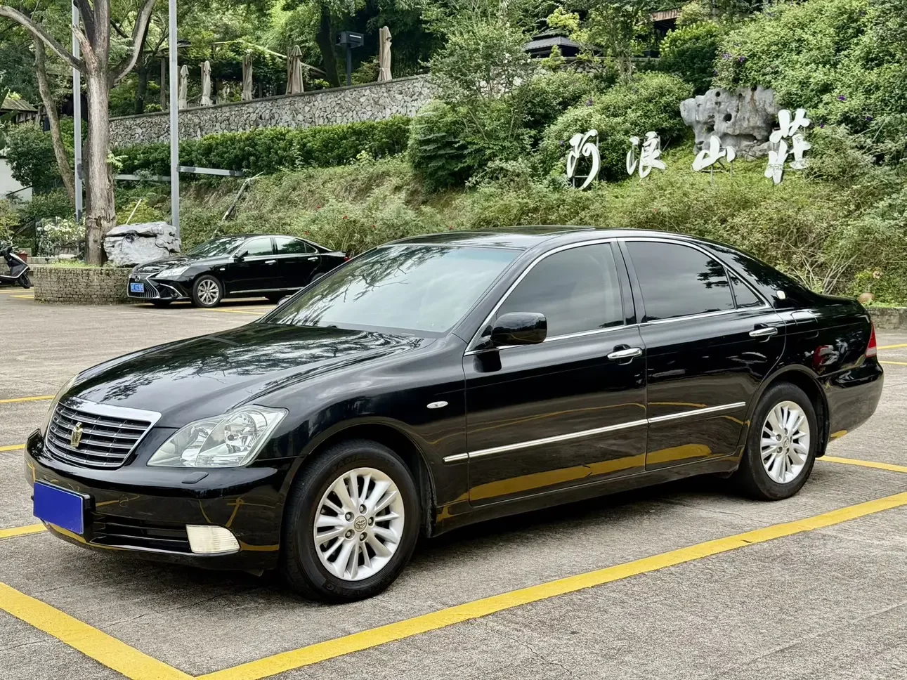 Toyota crown