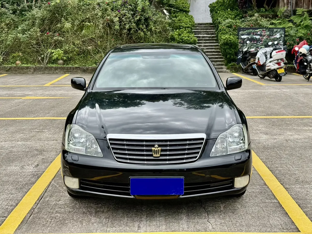 Toyota crown