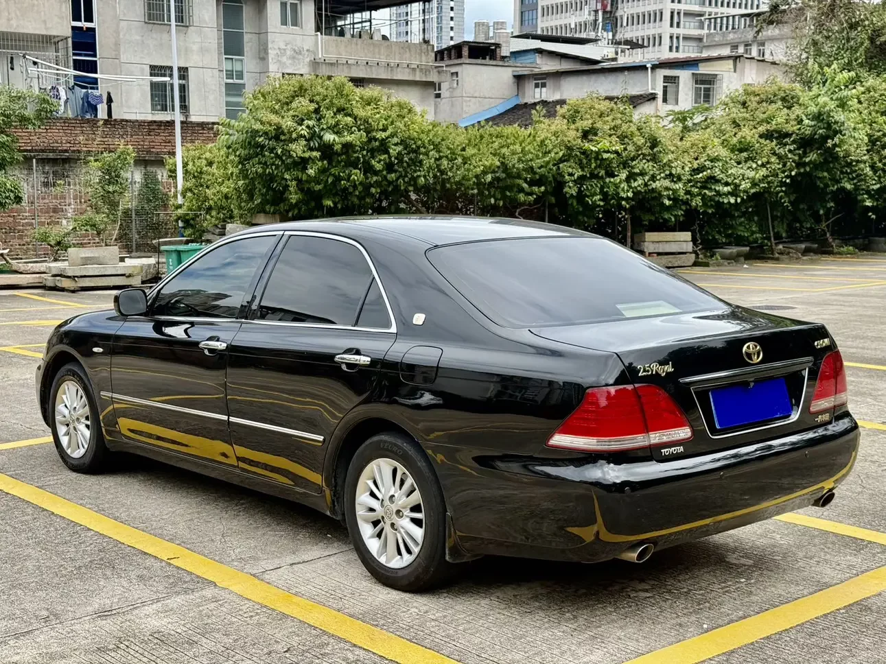 Toyota crown