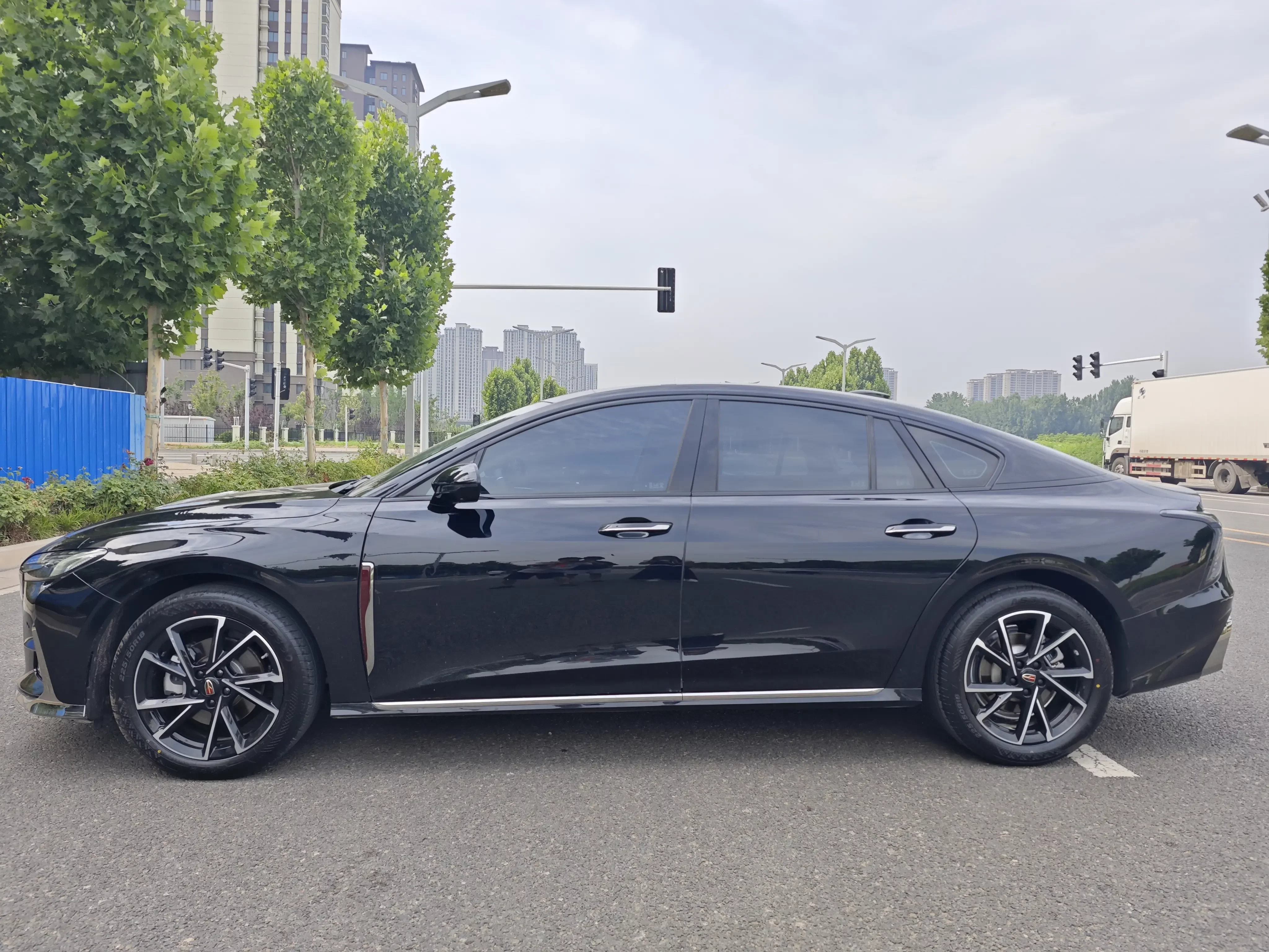 Hongqi H6