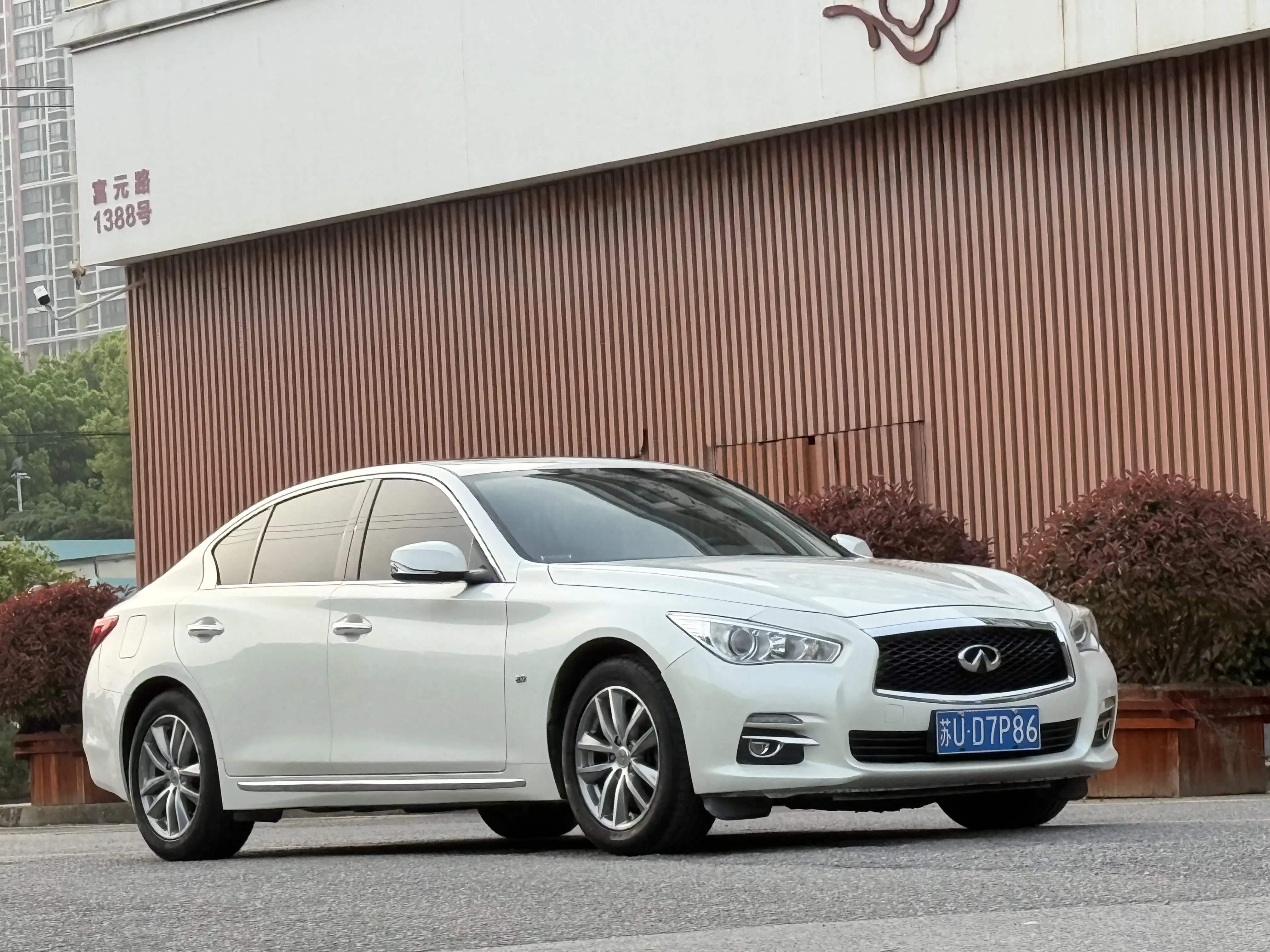 Infiniti Q50L