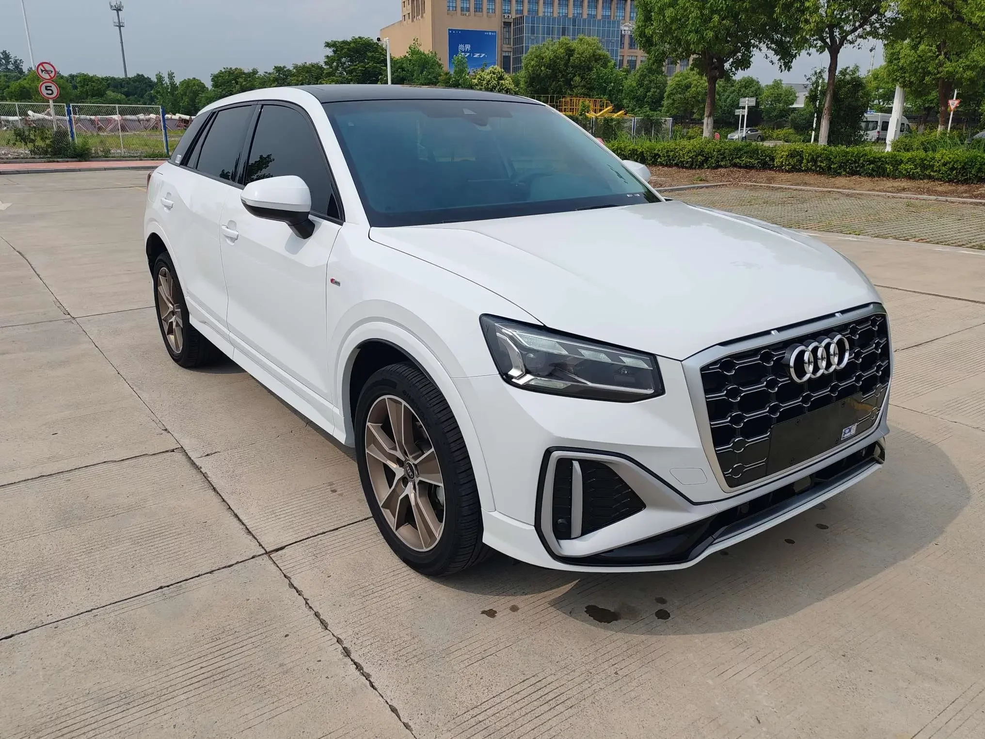Audi Q2L