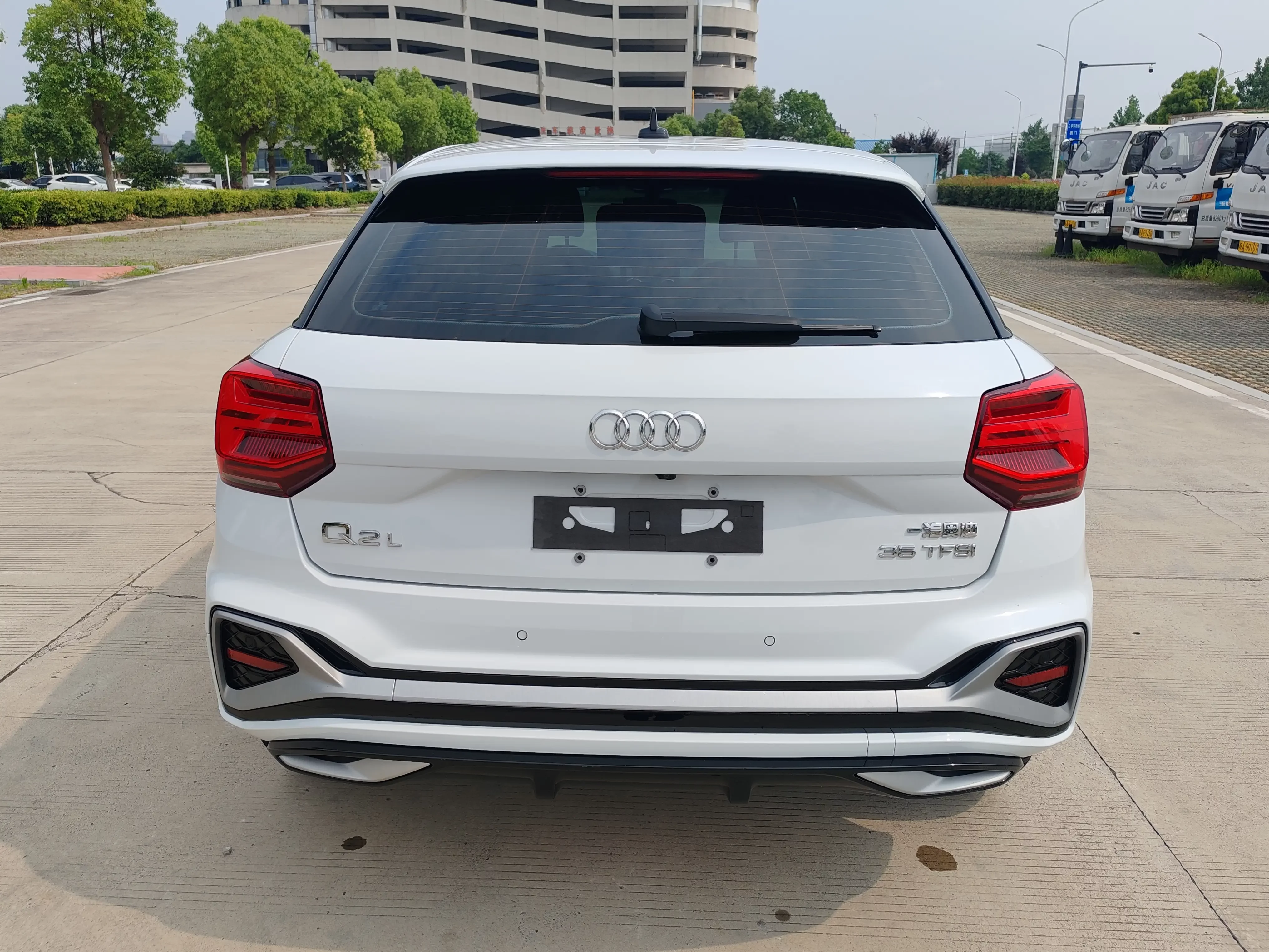 Audi Q2L