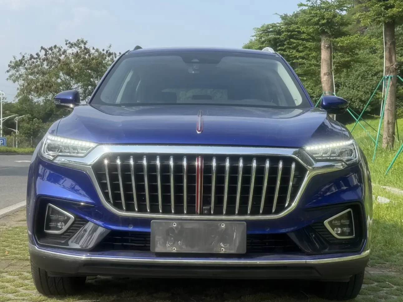 Hongqi HS5