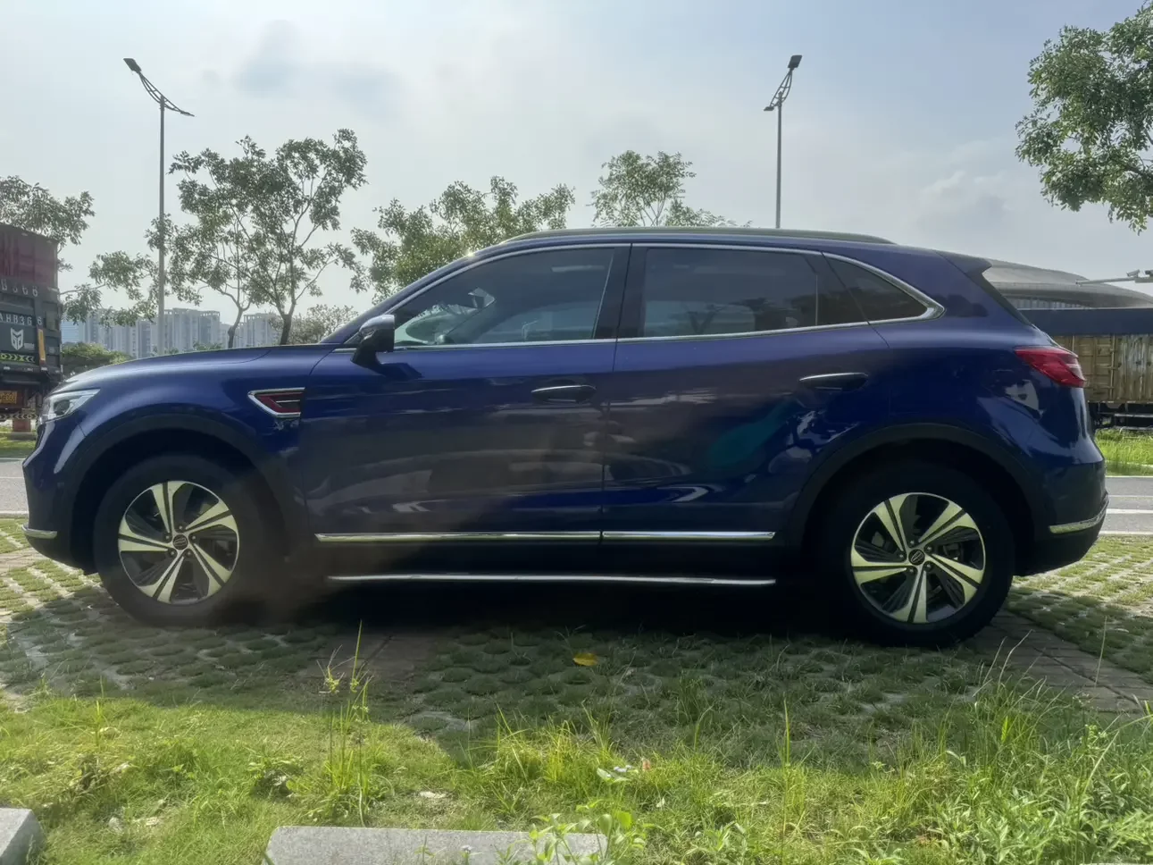 Hongqi HS5