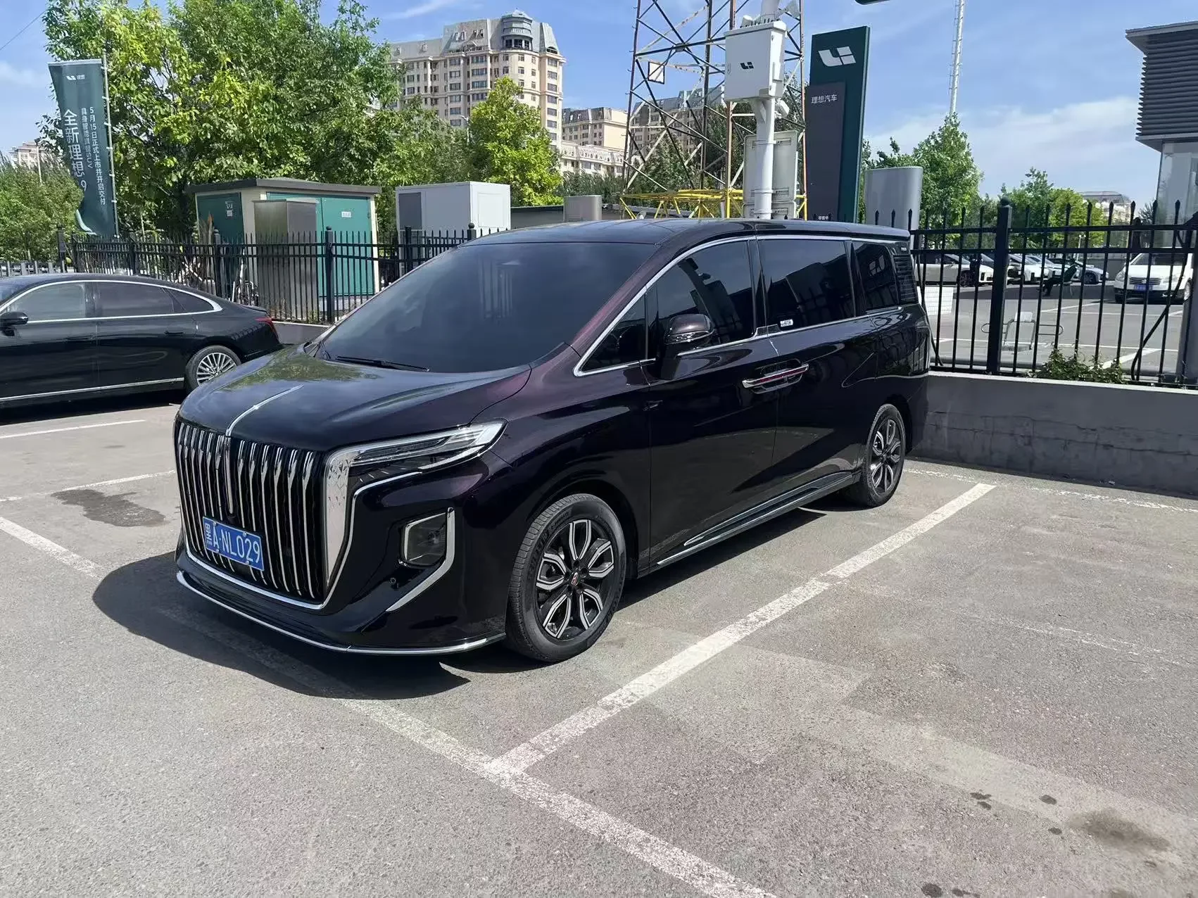 Hongqi HQ9