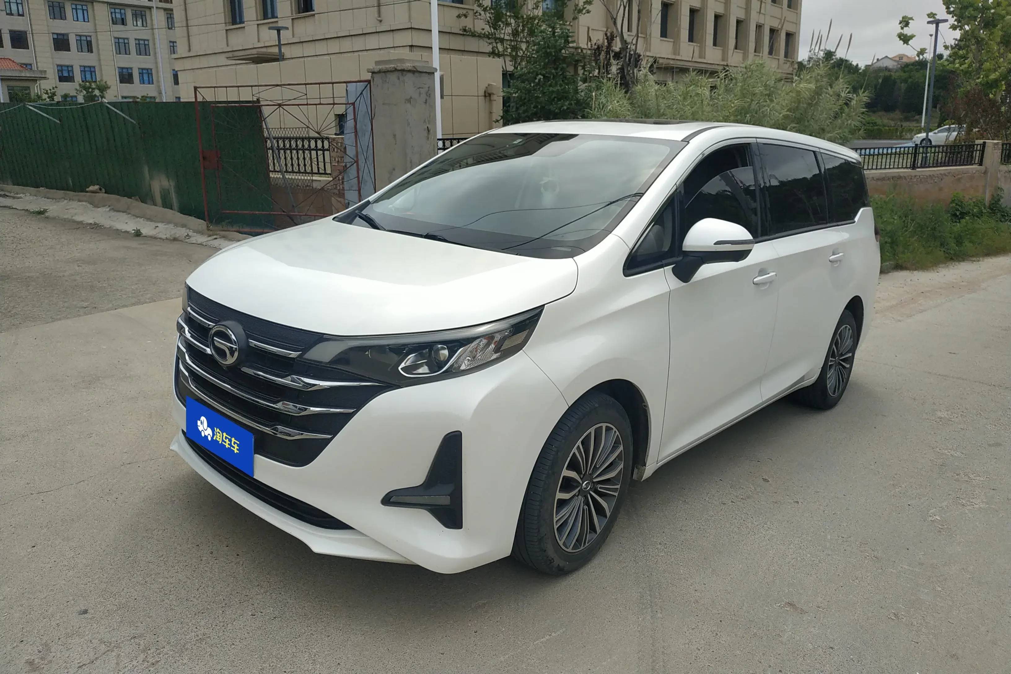 GAC Trumpchi M6  из Китая
