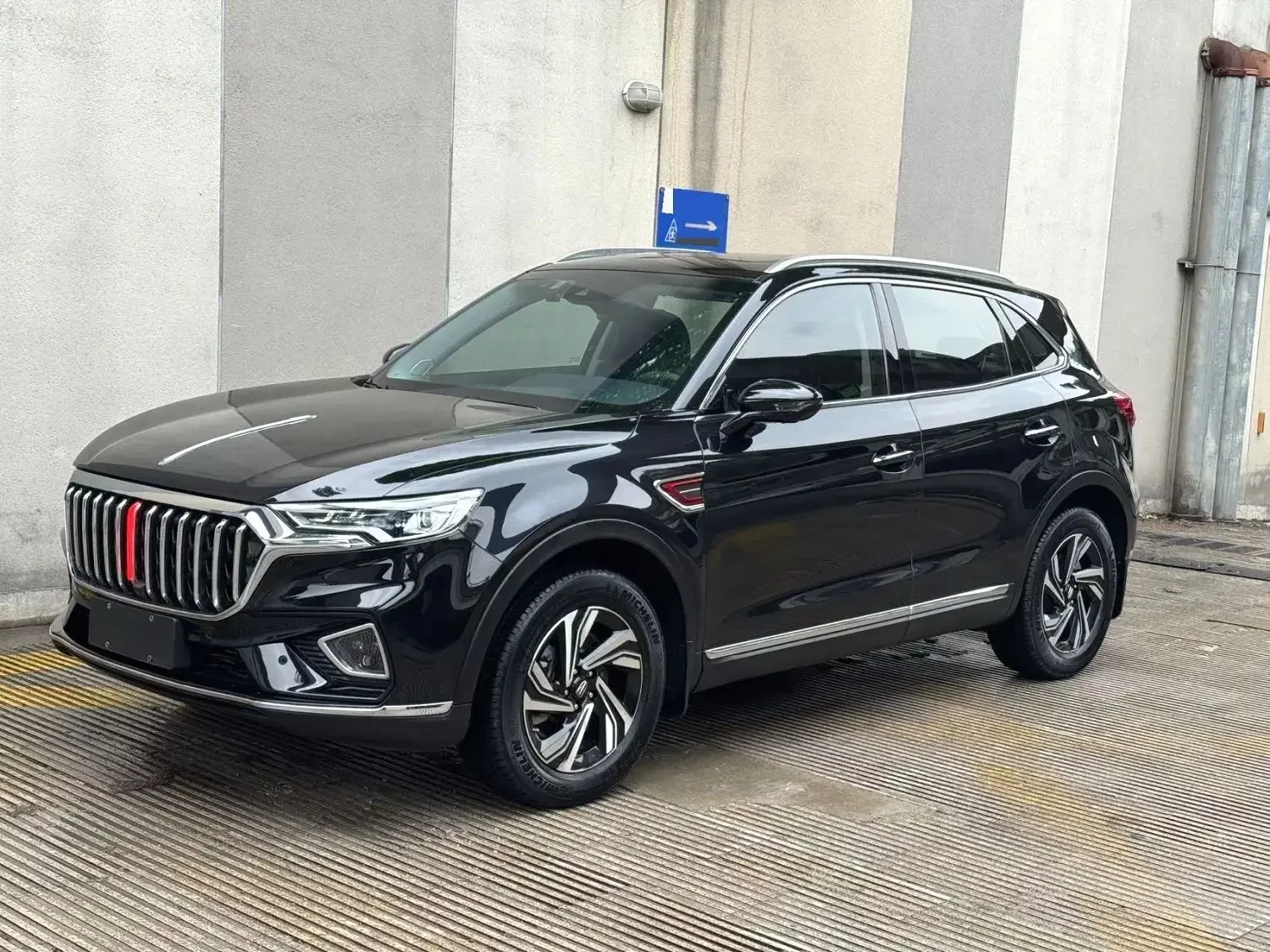 Hongqi HS5