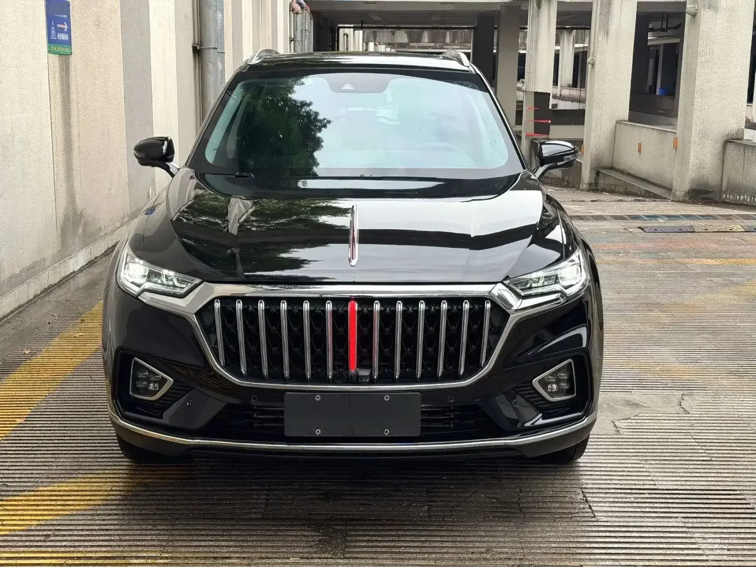 Hongqi HS5