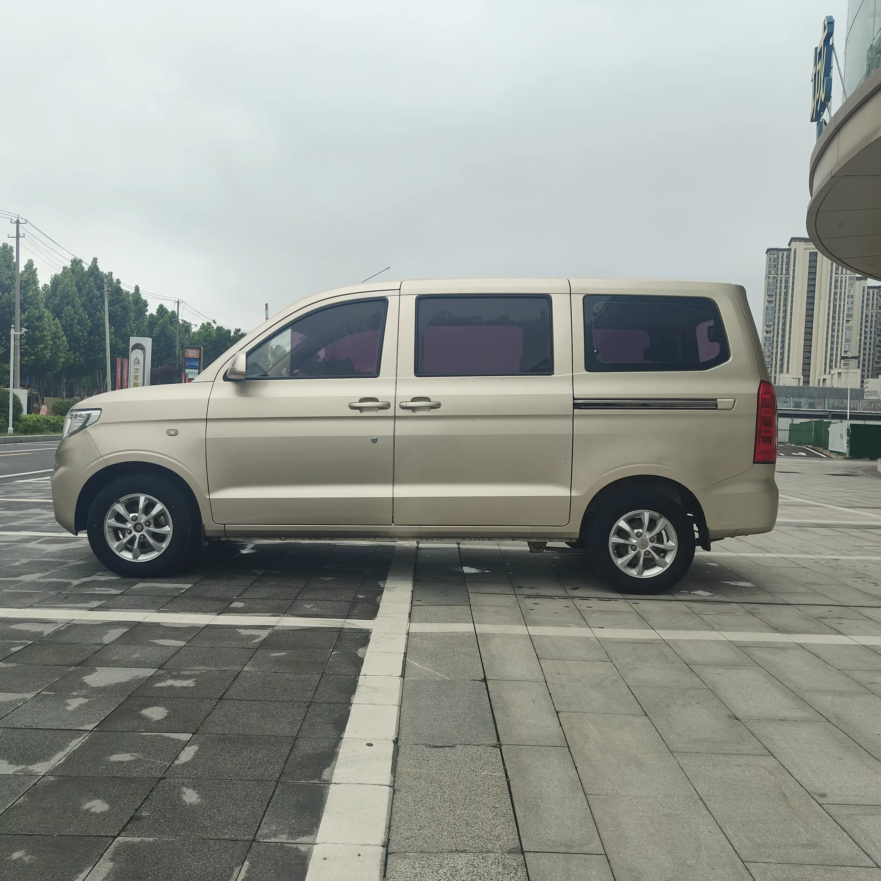 Wuling Hongguang V