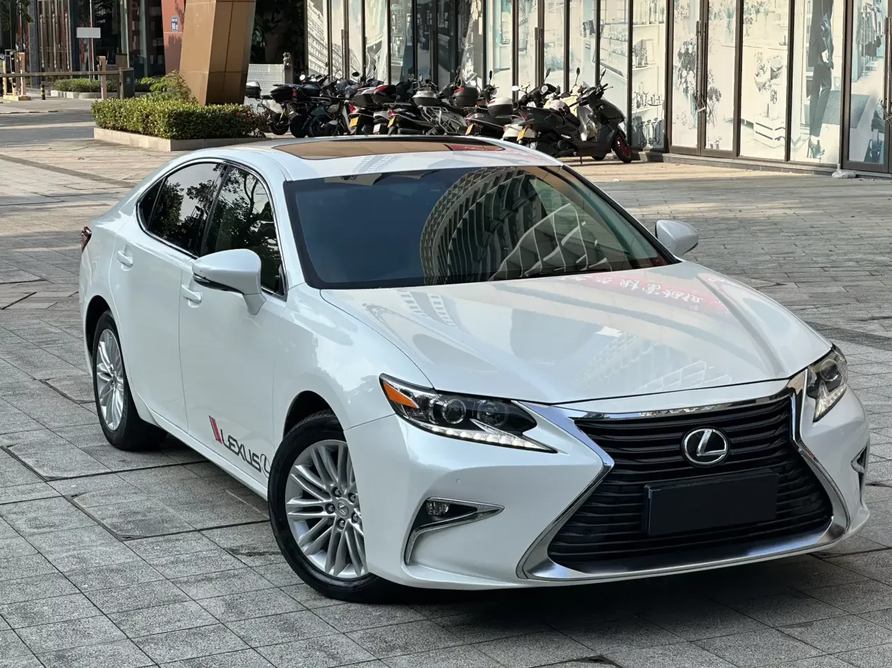 Lexus ES
