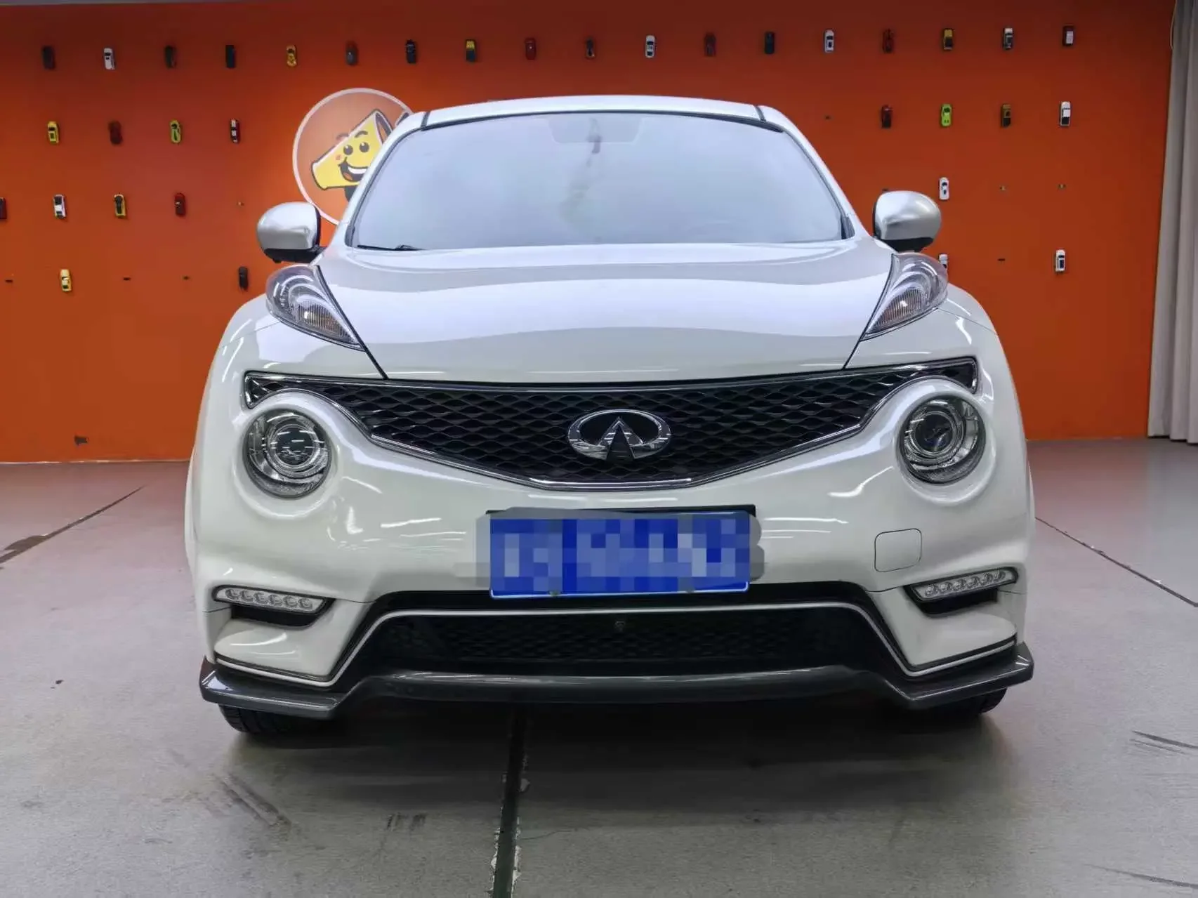 Infiniti ESQ