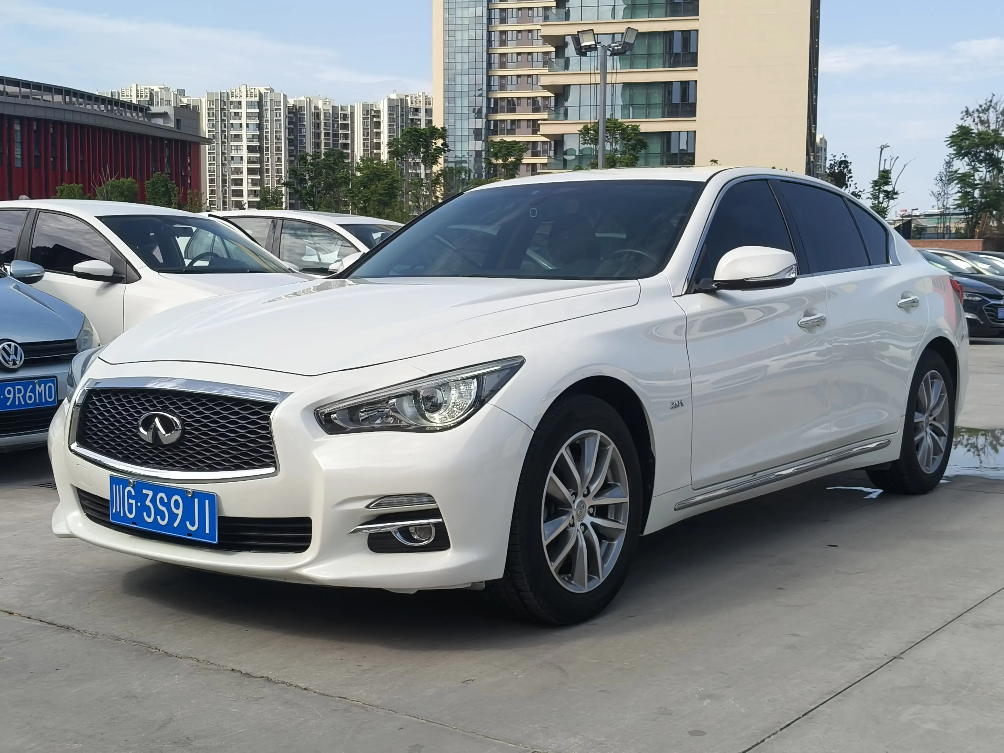 Infiniti Q50L