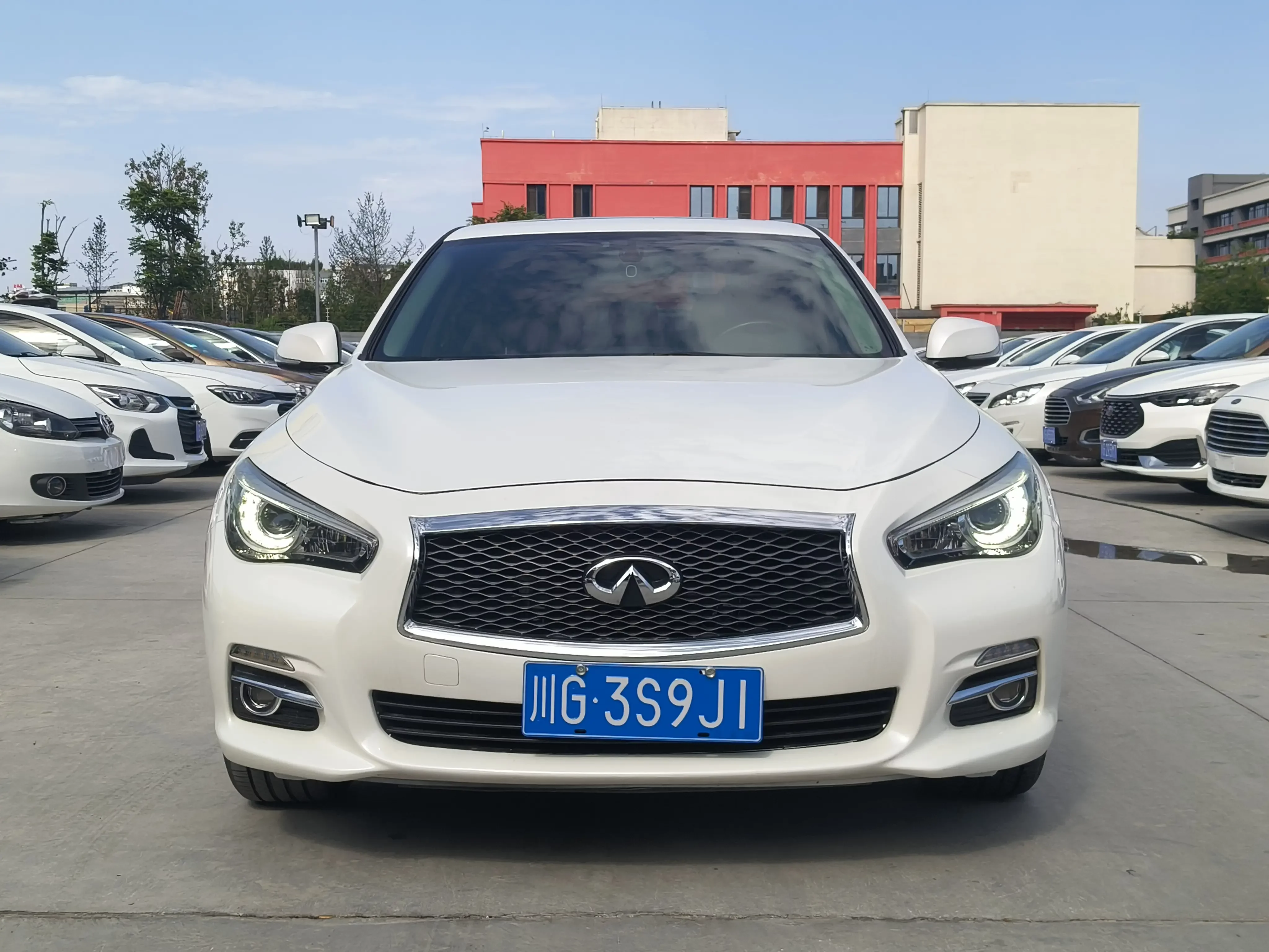 Infiniti Q50L