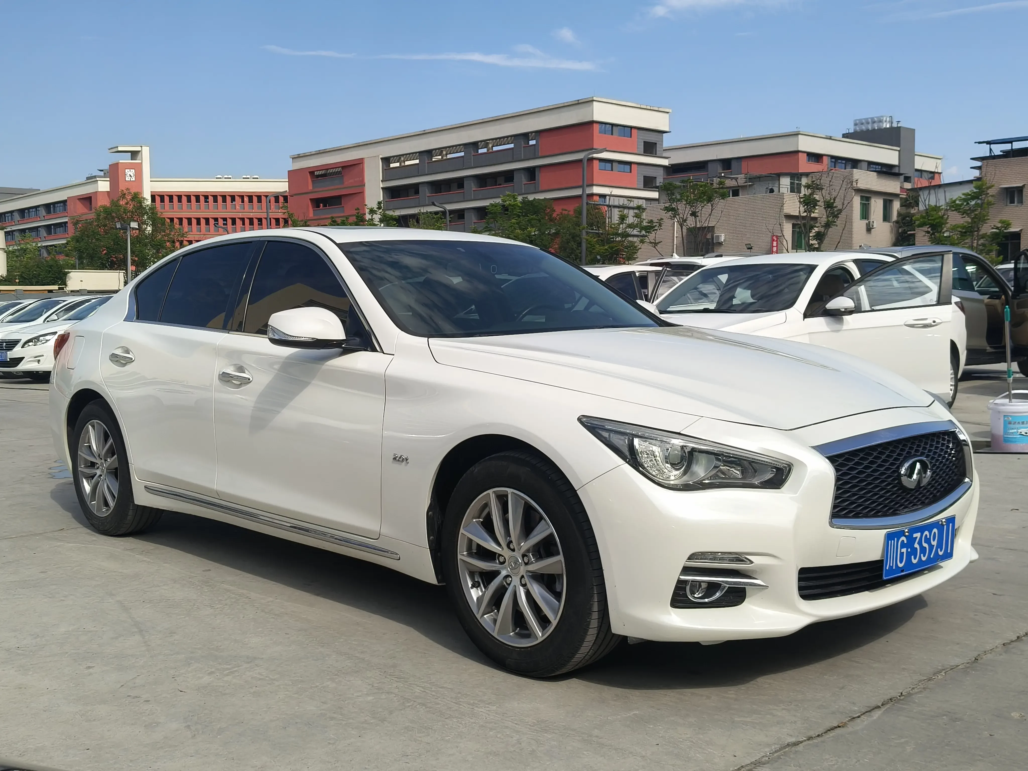 Infiniti Q50L