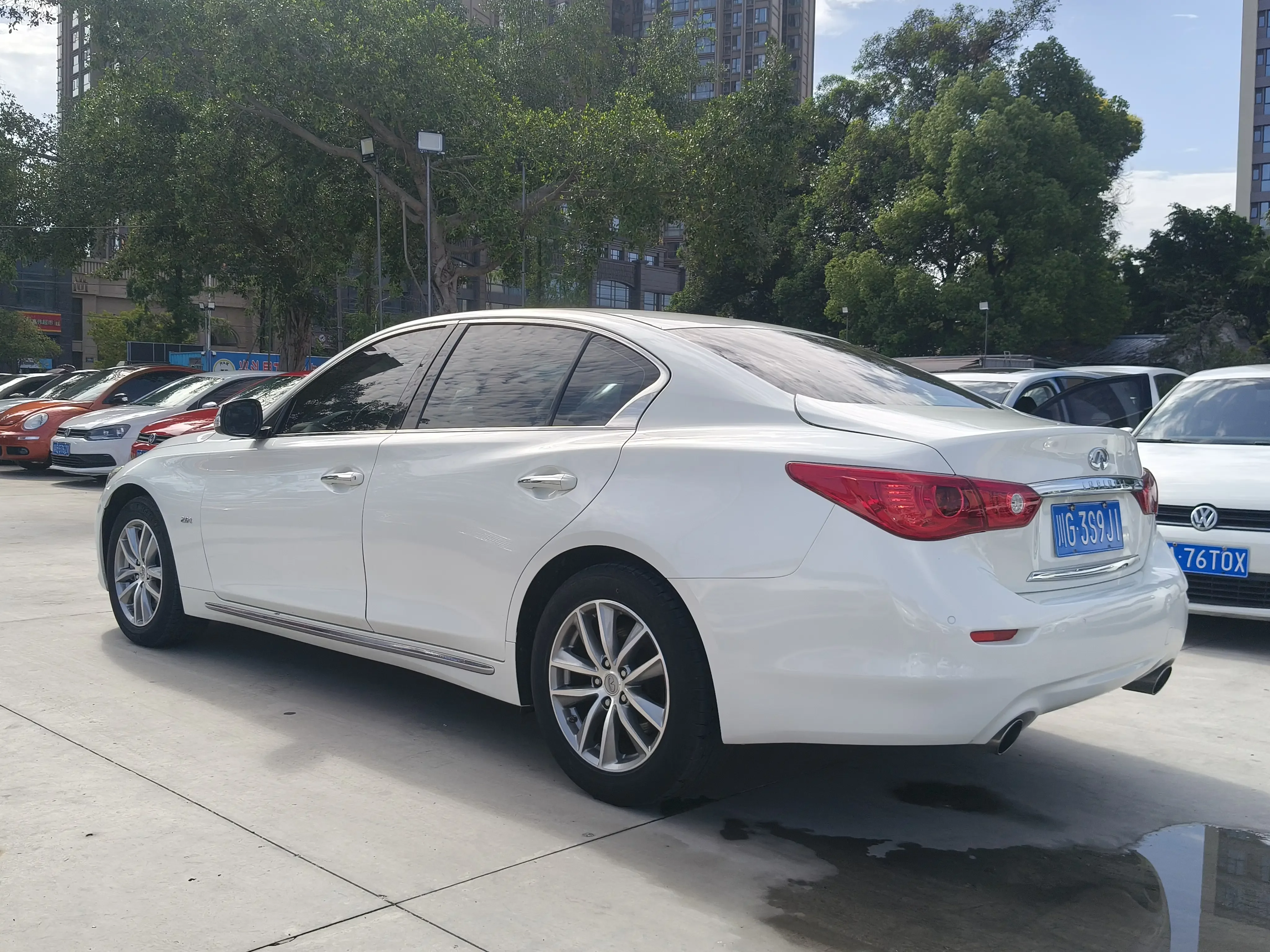 Infiniti Q50L