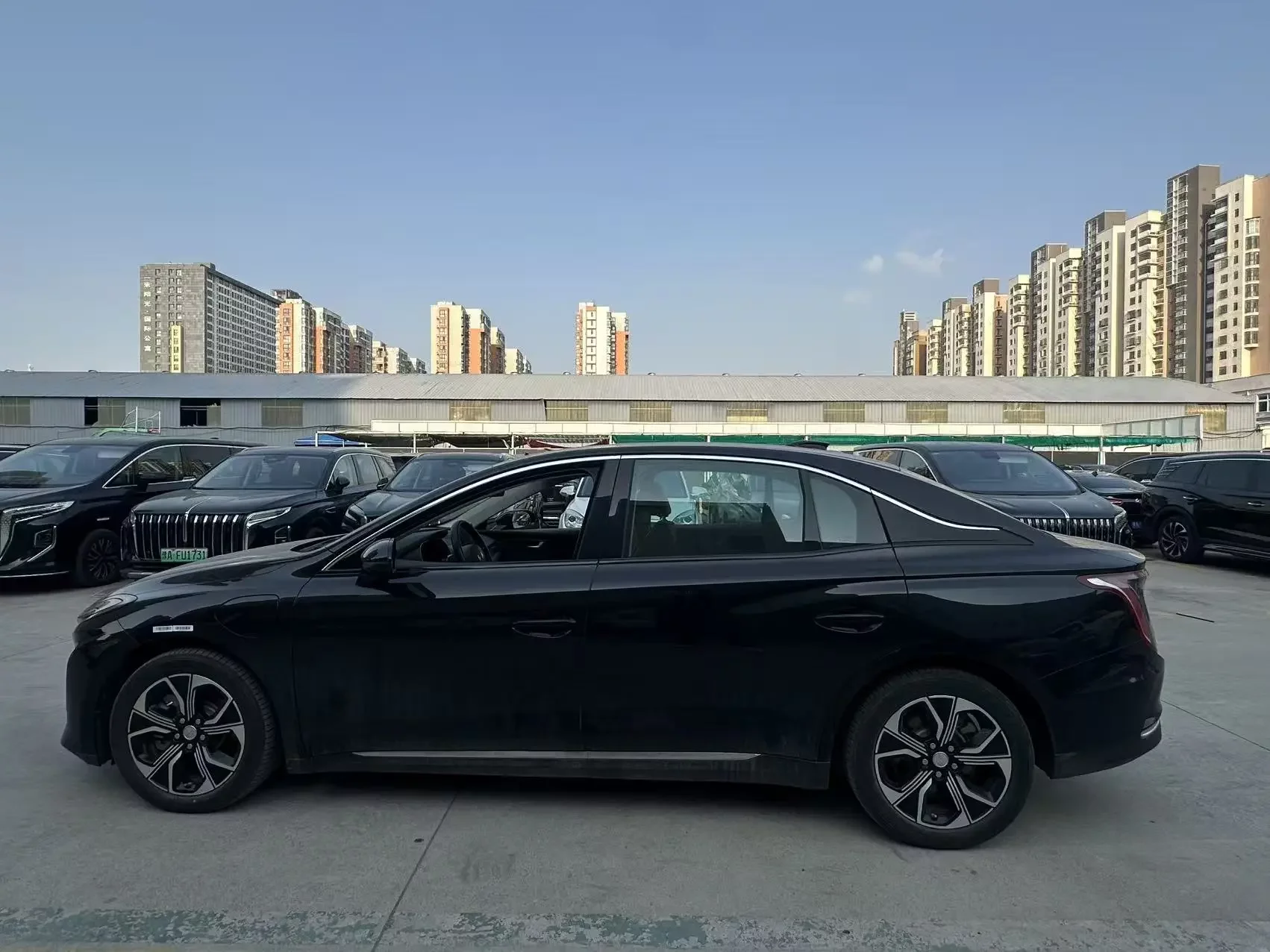 Hongqi E-QM5