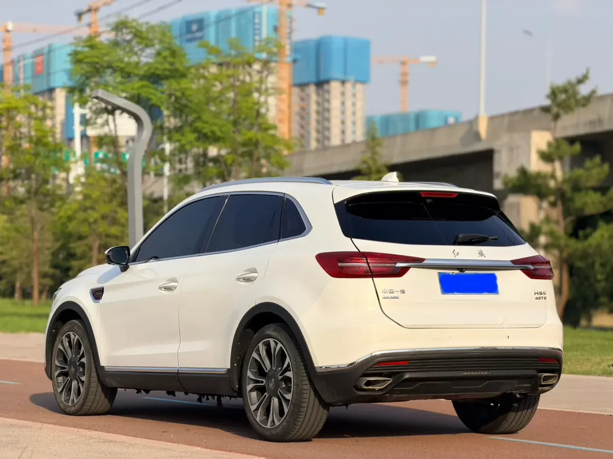 Hongqi HS5