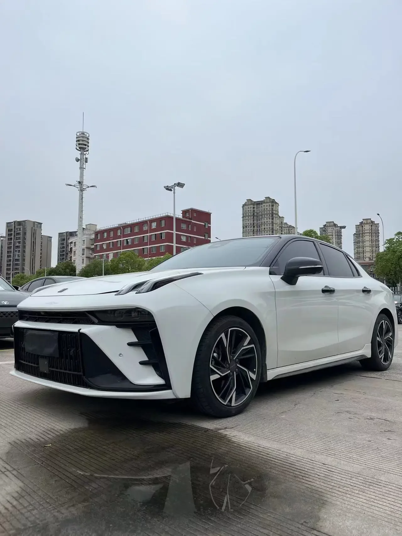 Lynk & Co 03