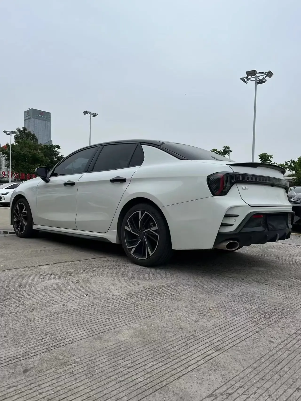 Lynk & Co 03