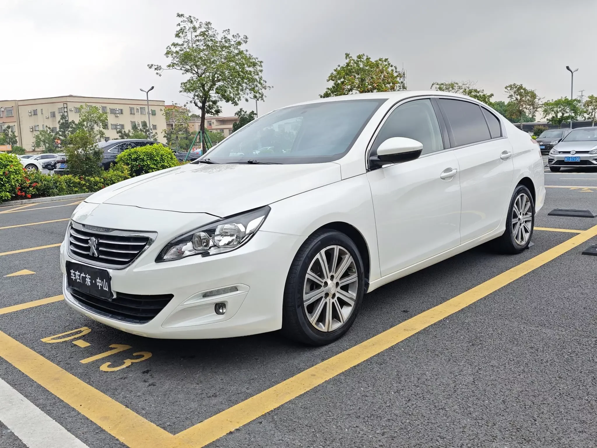 Peugeot 408