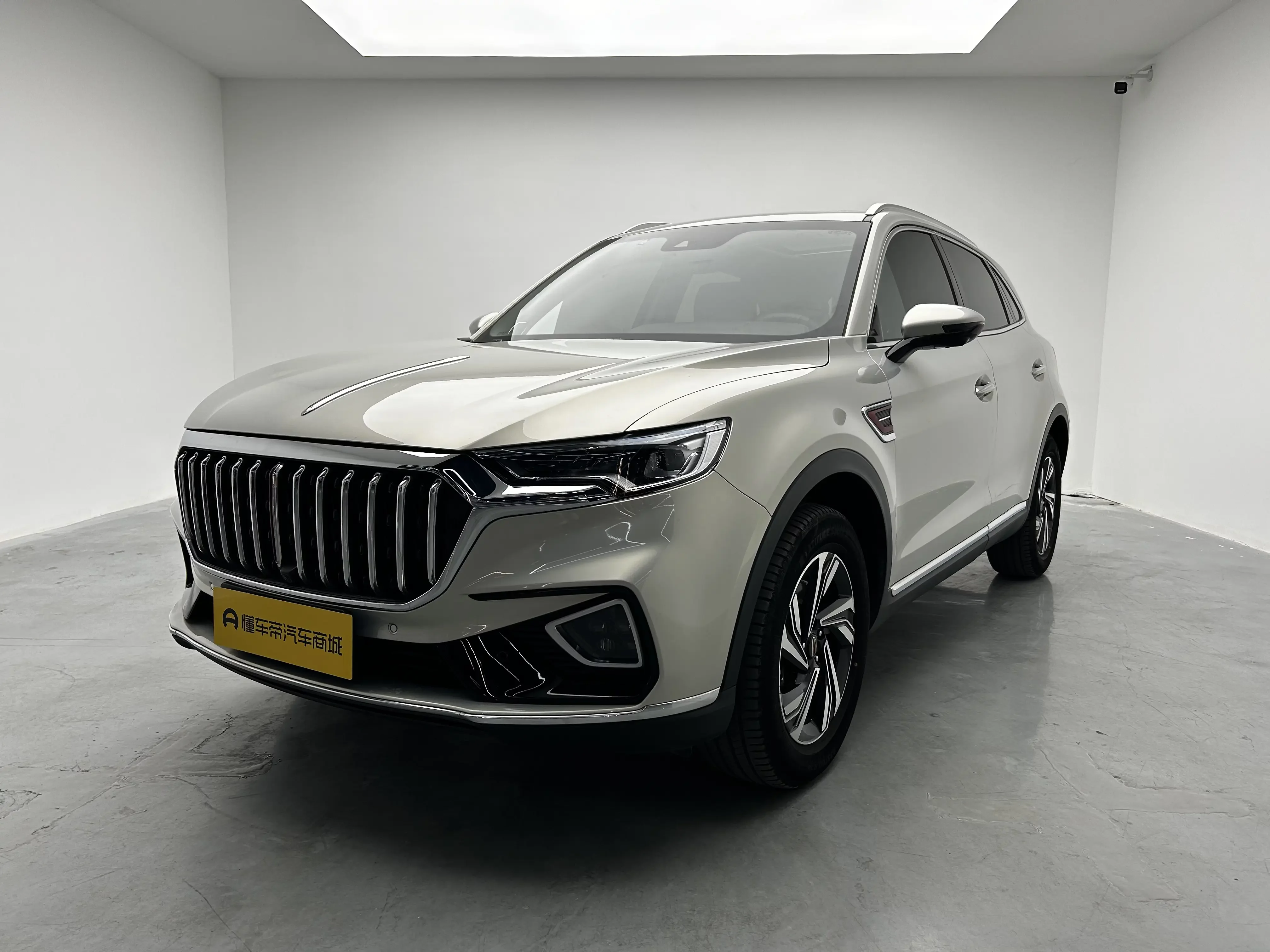 Hongqi HS5