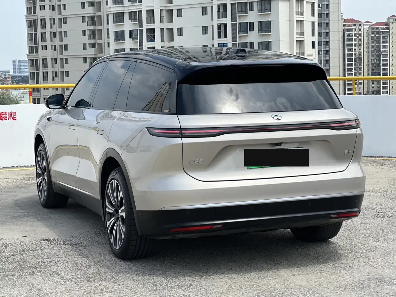 NIO ES8
