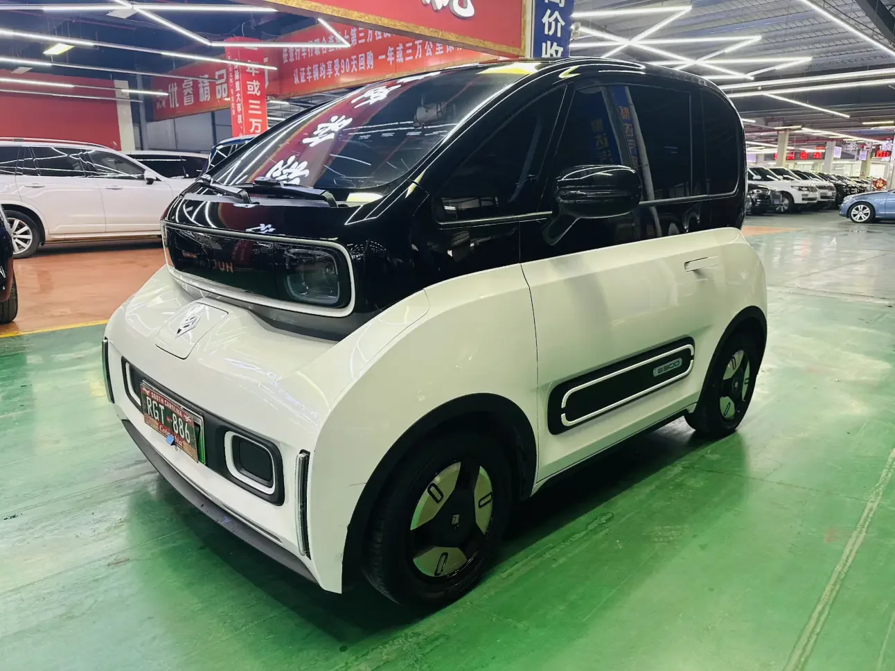 Baojun E300