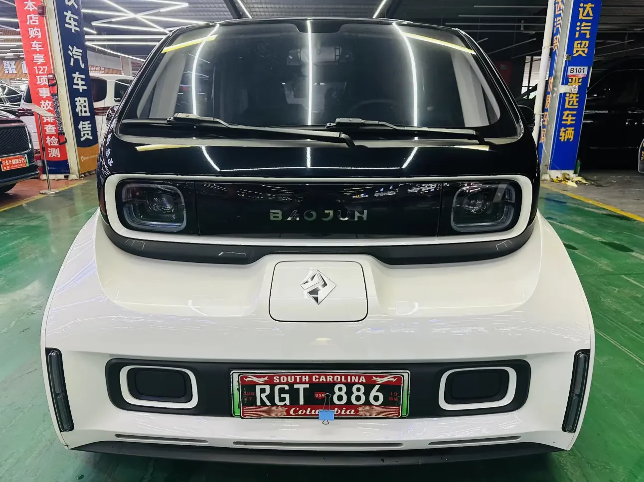 Baojun E300