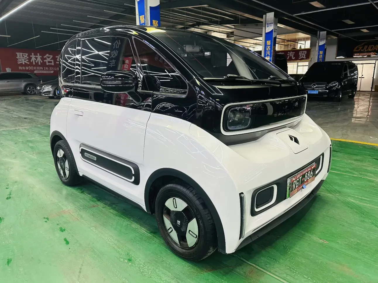 Baojun E300