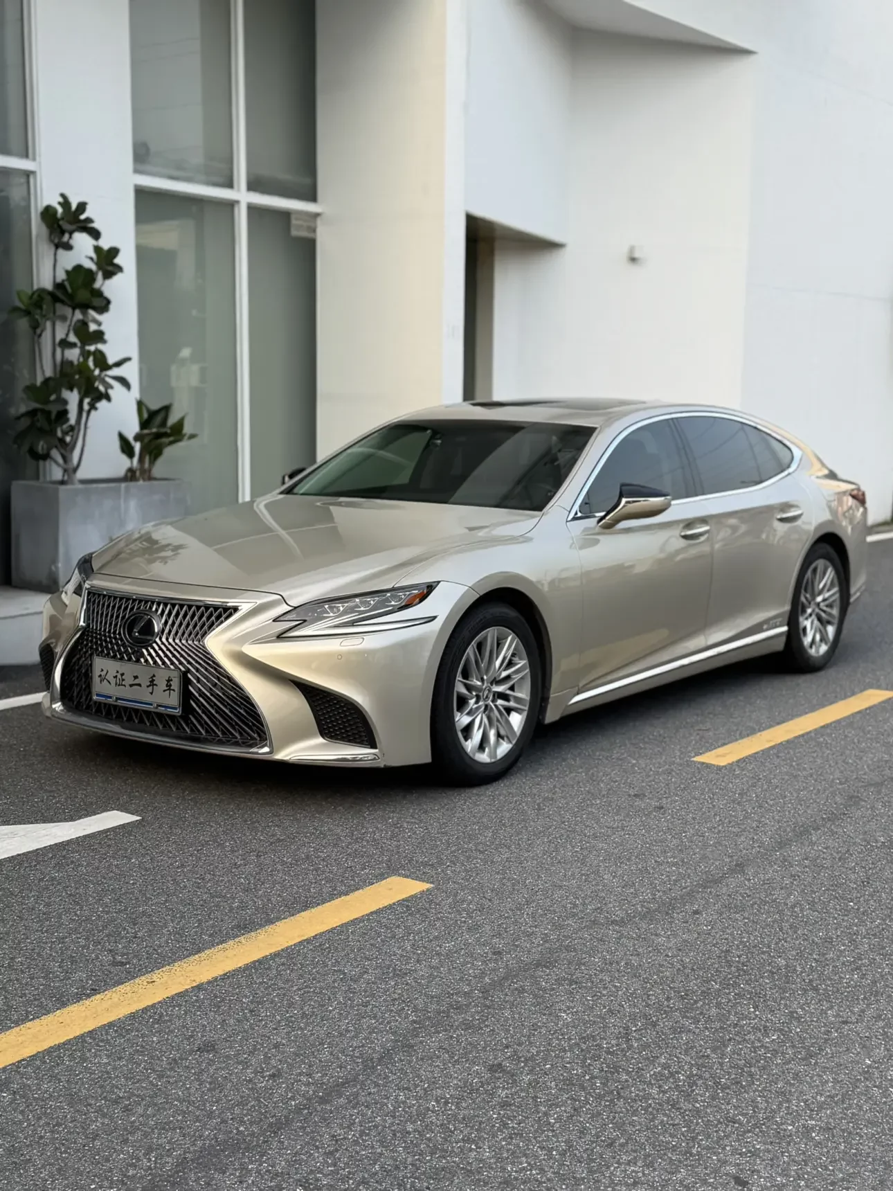 Lexus LS