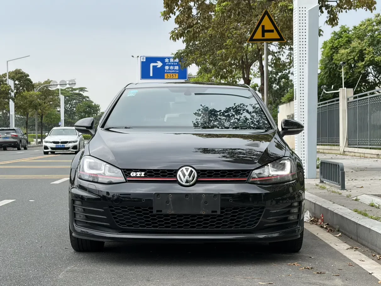 Volkswagen Golf GTI