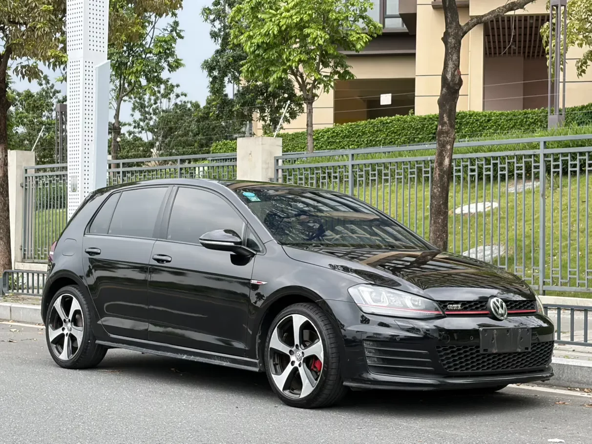 Volkswagen Golf GTI