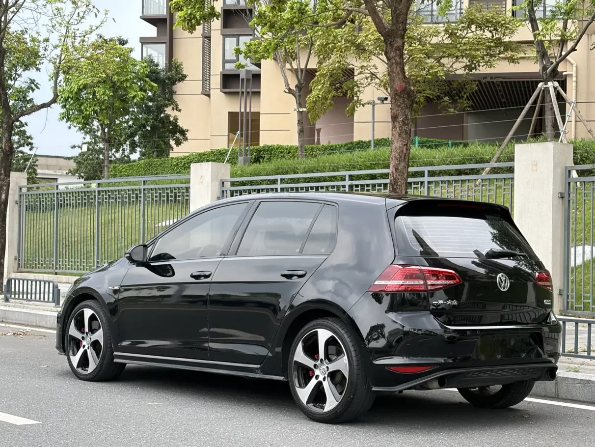 Volkswagen Golf GTI