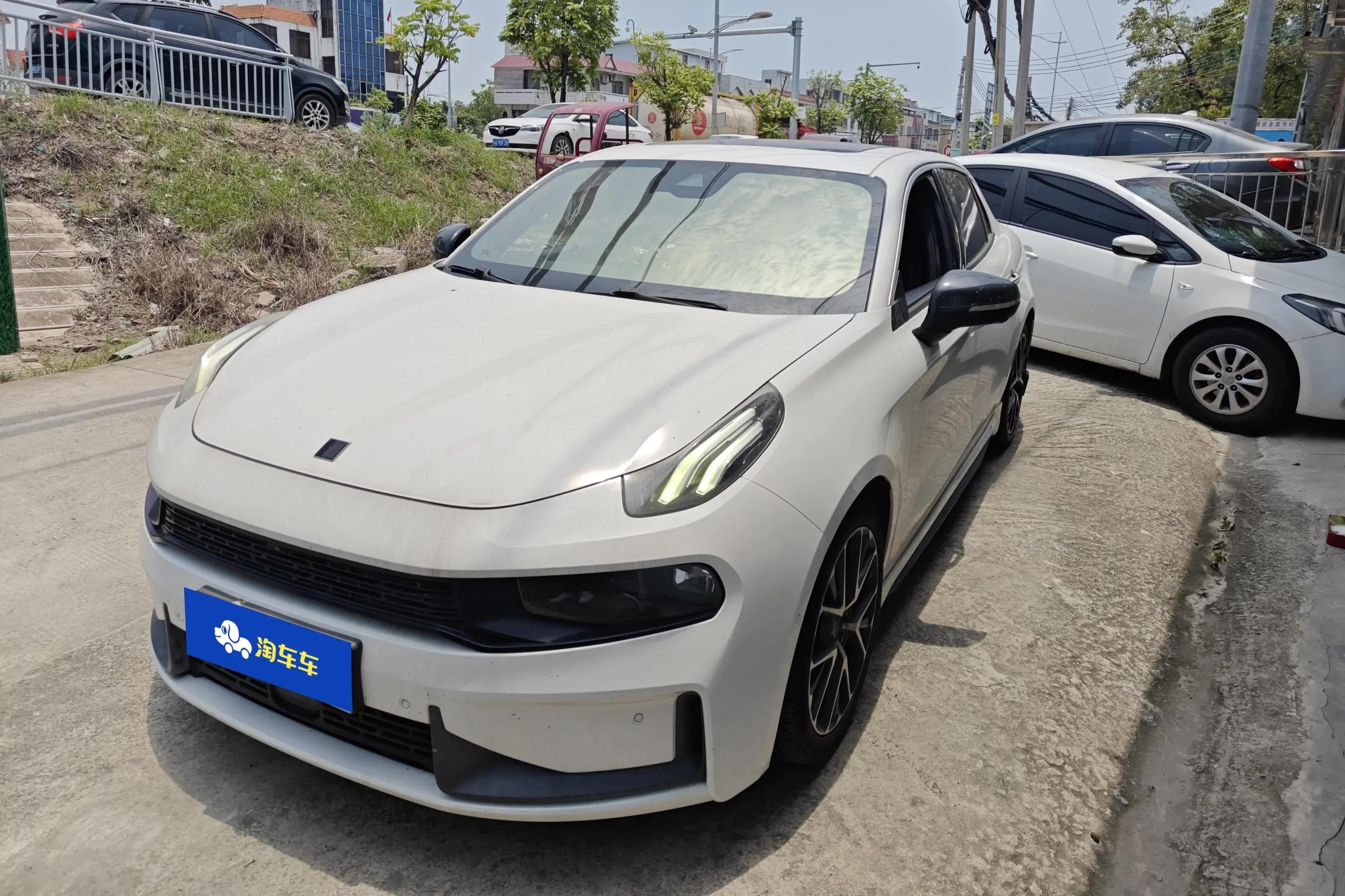 Lynk & Co 03