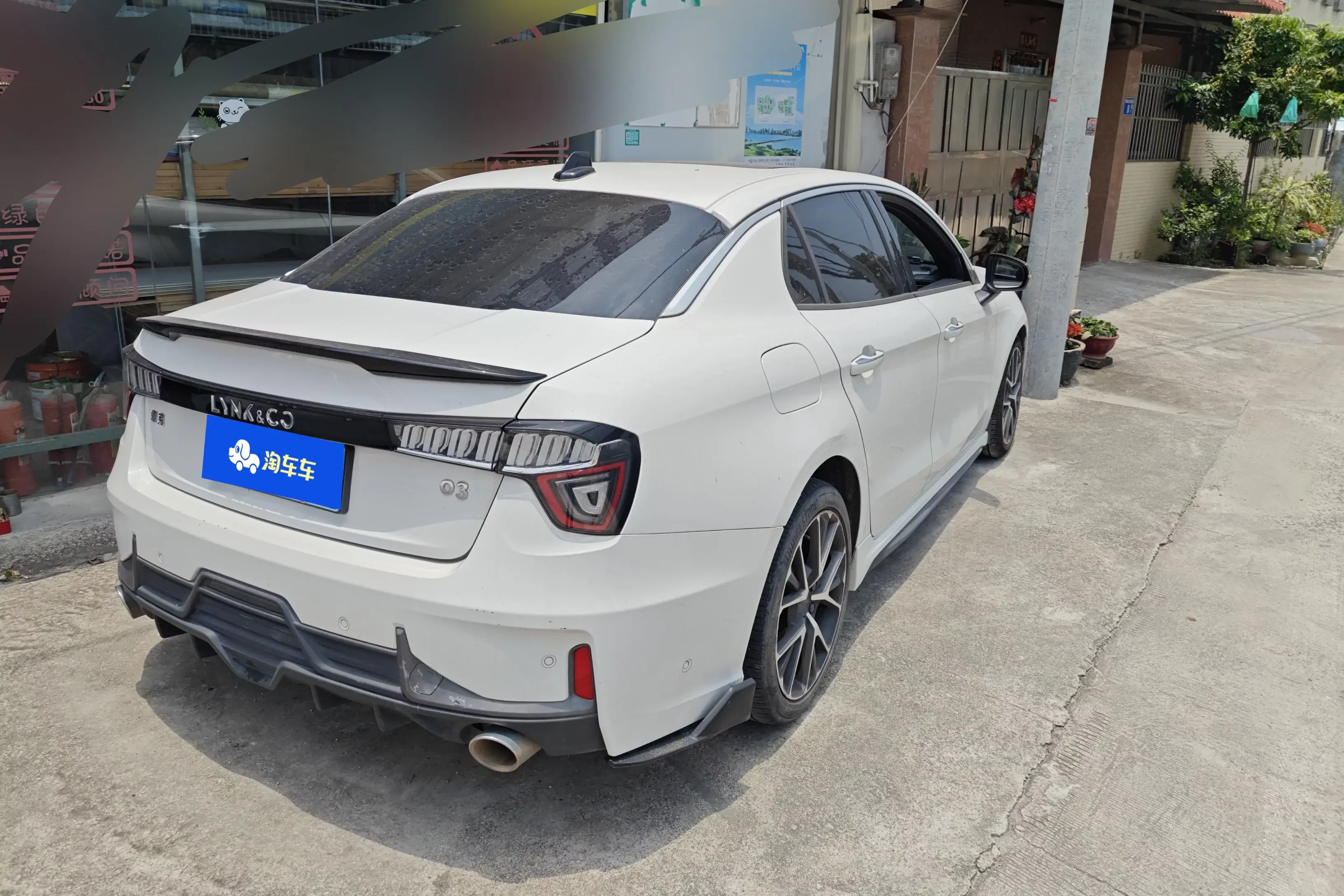Lynk & Co 03