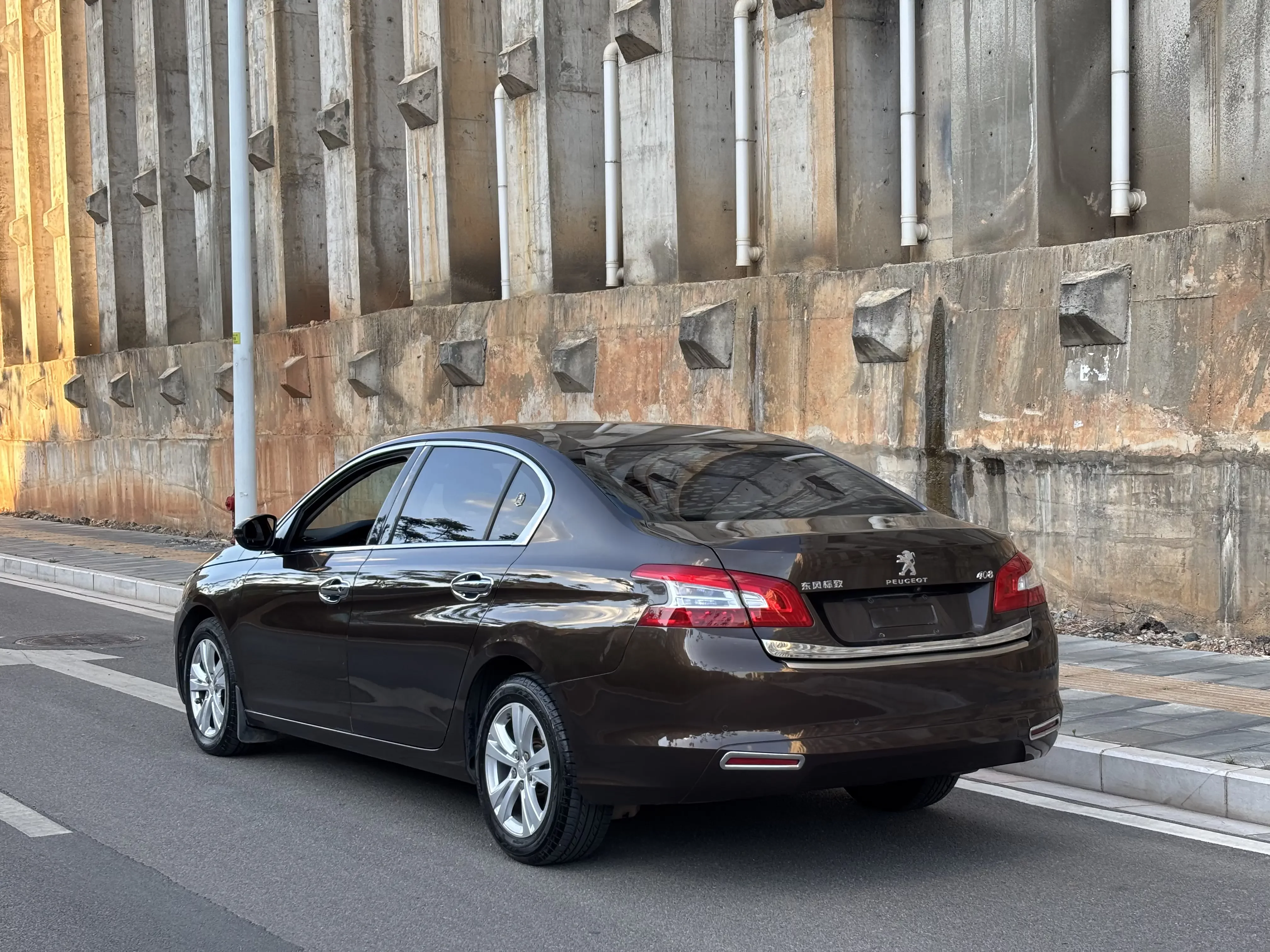 Peugeot 408