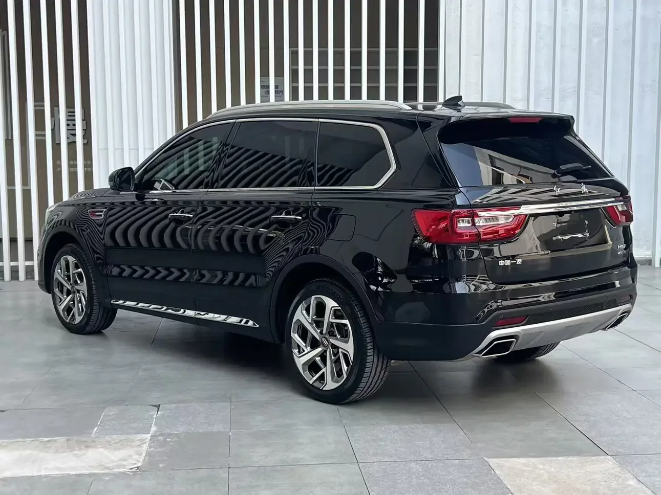 Hongqi HS7