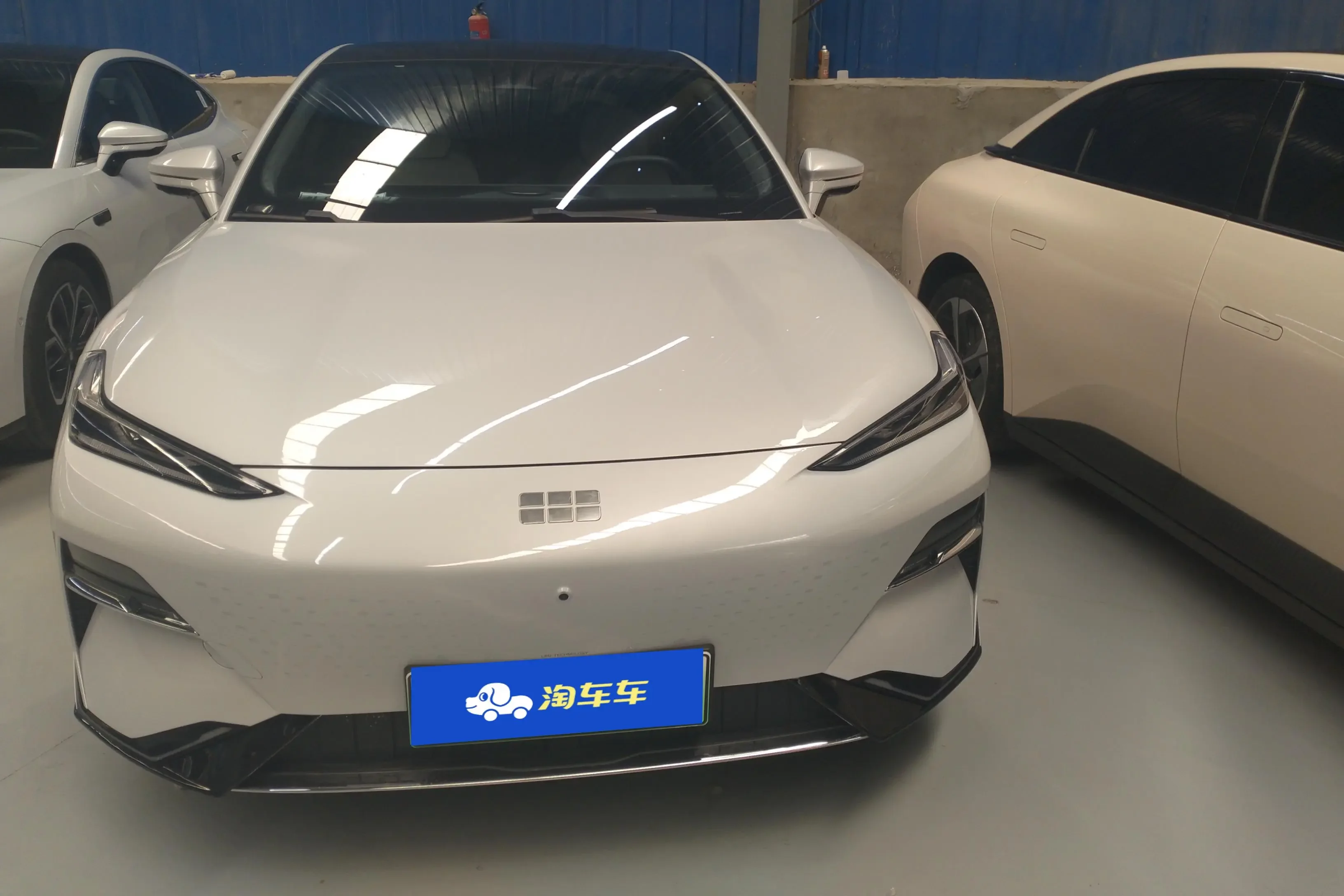Geely Galaxy E8