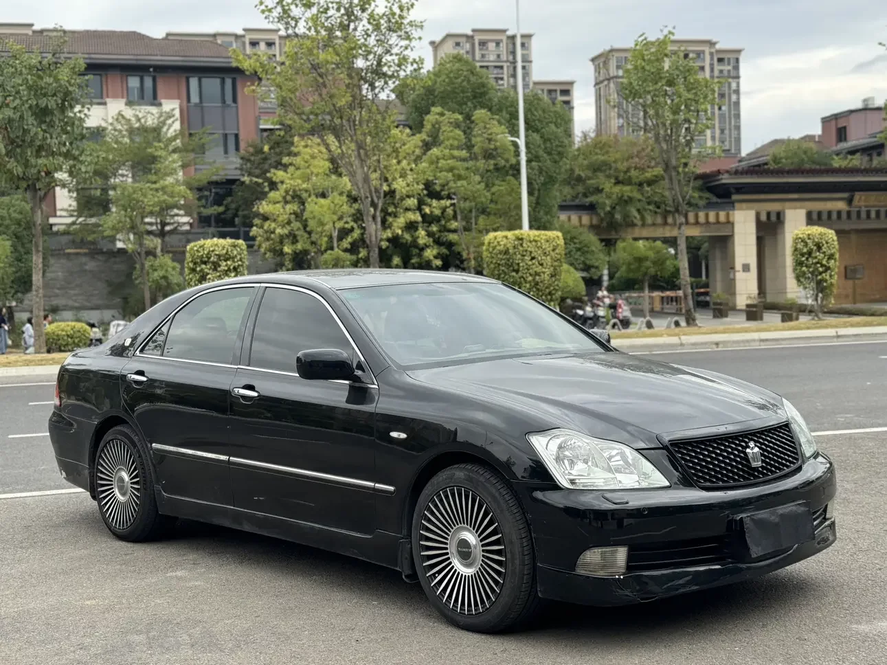 Toyota crown