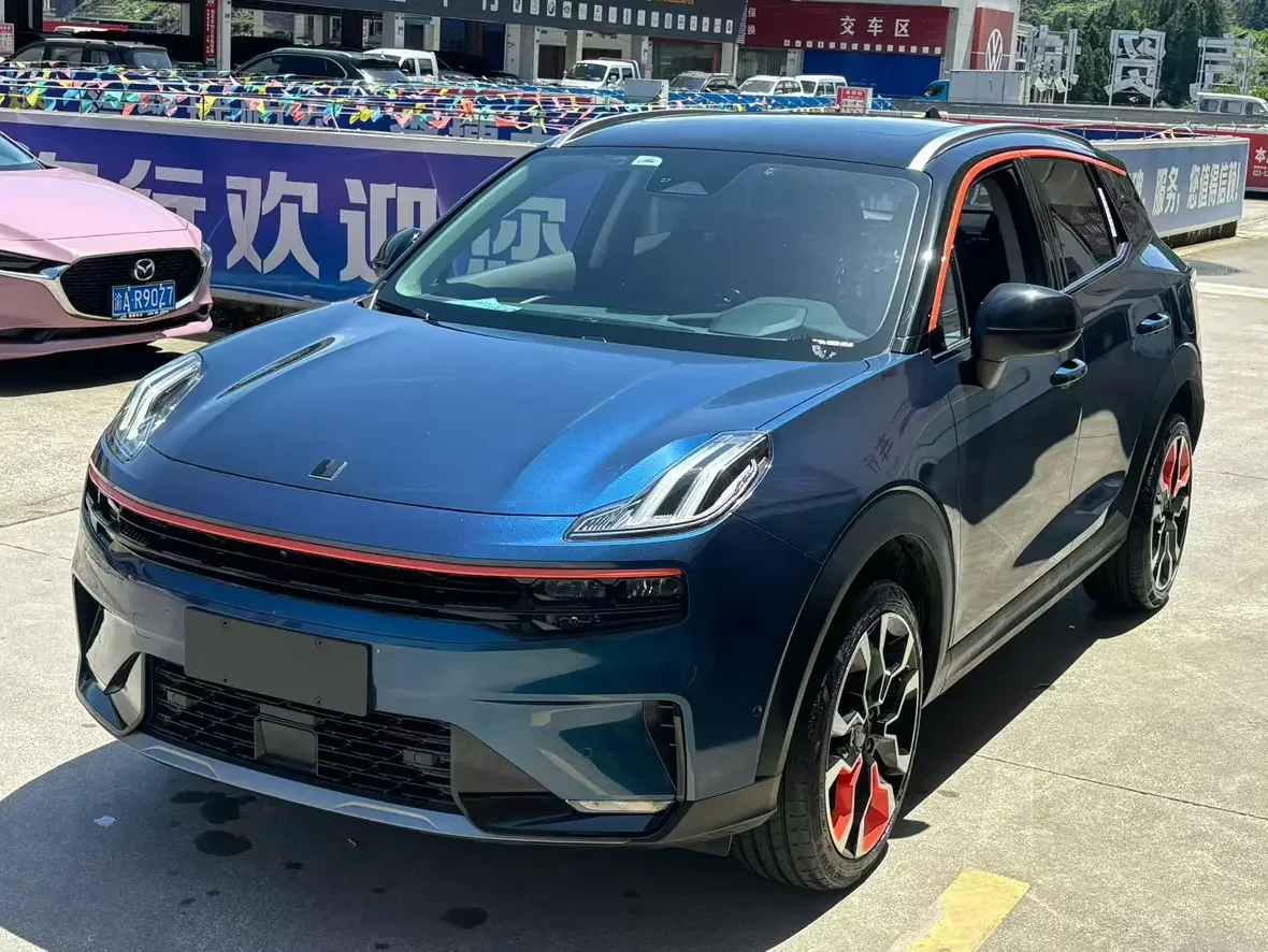 Lynk & Co 06