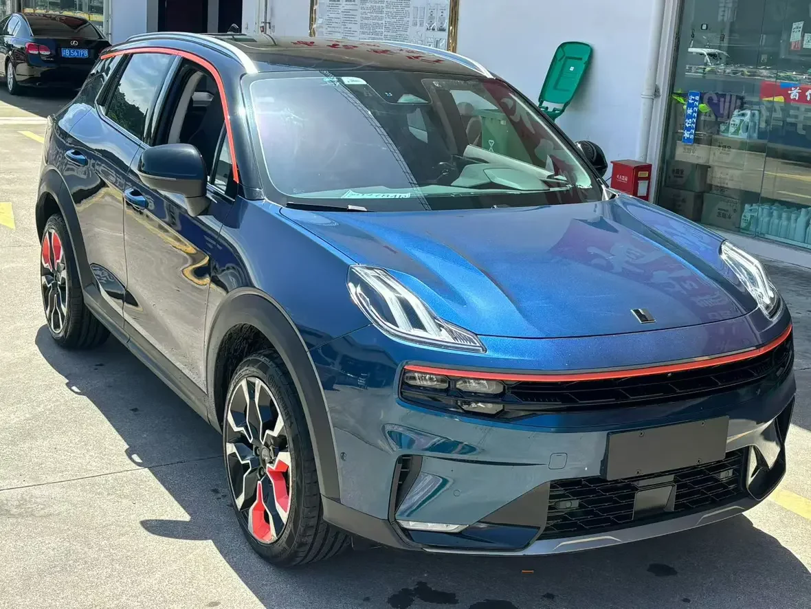 Lynk & Co 06