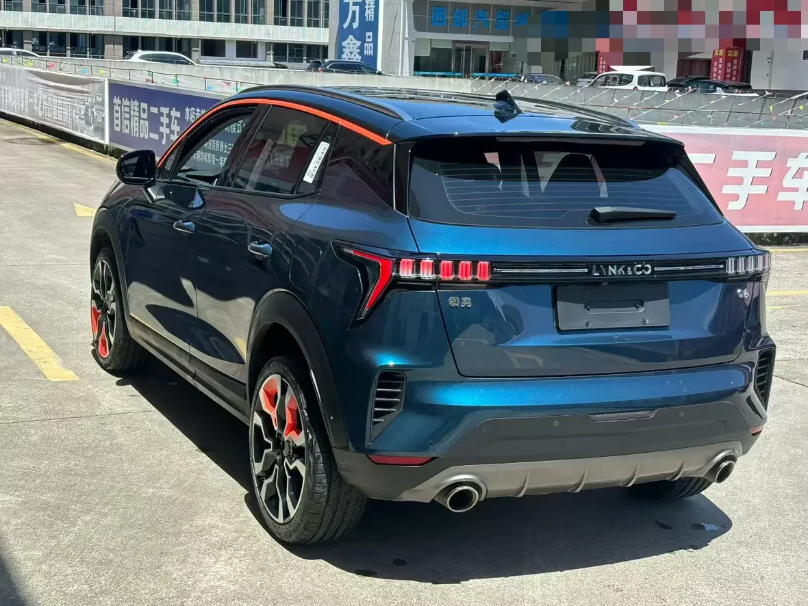 Lynk & Co 06