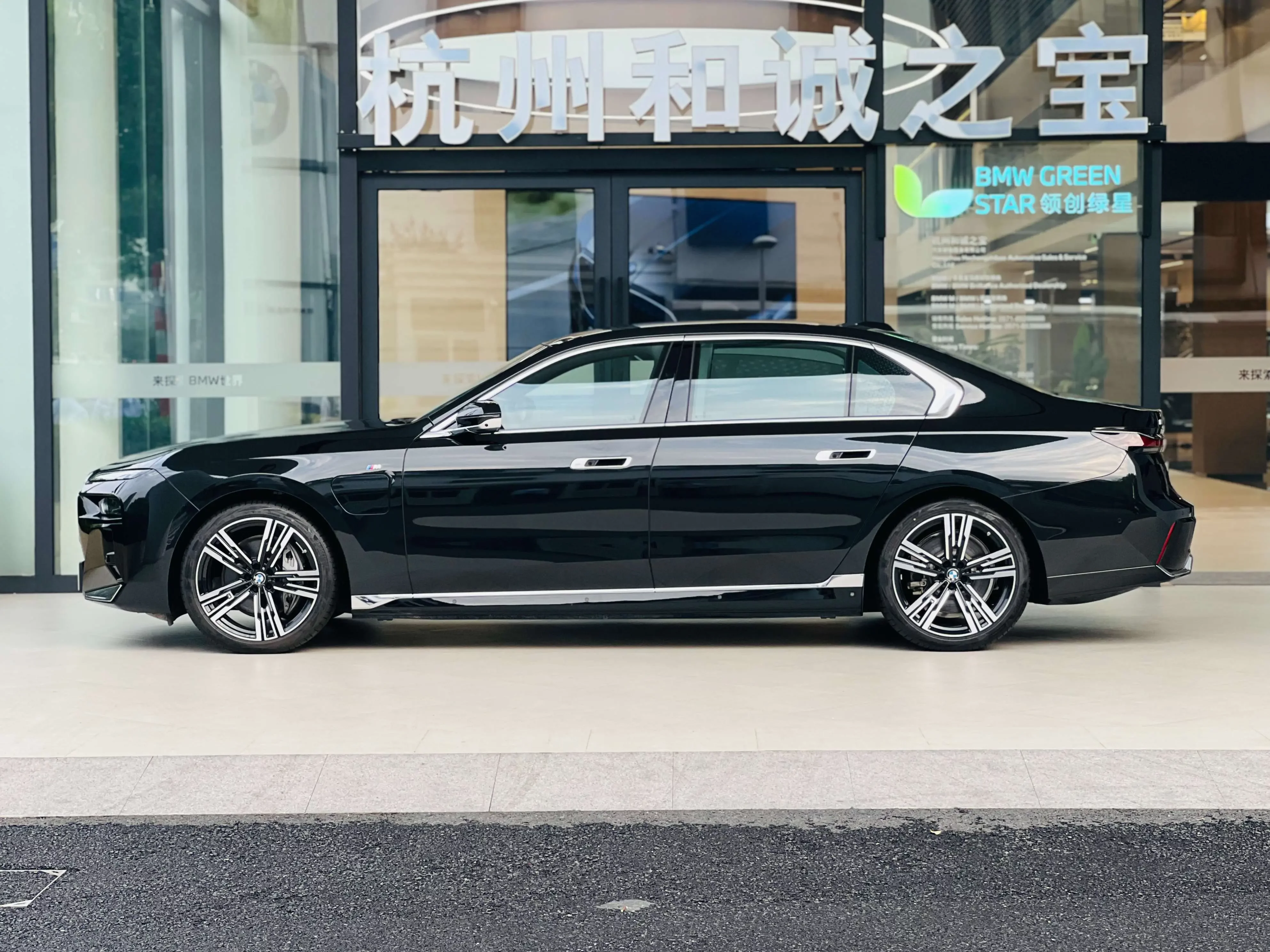 BMW i7