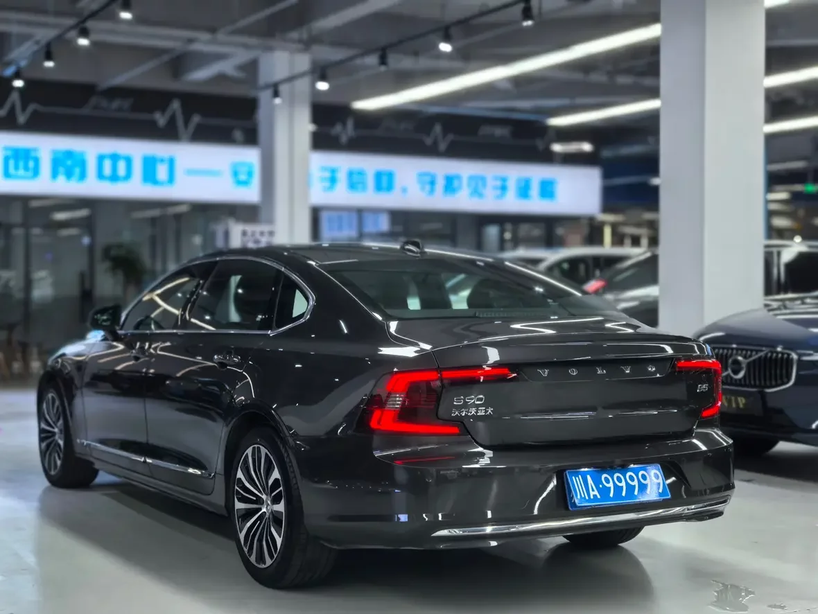 Volvo S90